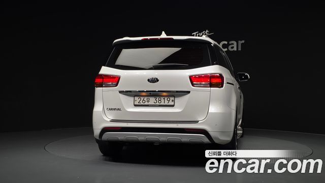 Kia Canival 2015 — photo 4
