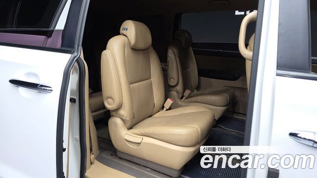Kia Canival 2015 — photo 17