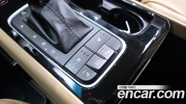 Kia Canival 2015 — photo 23