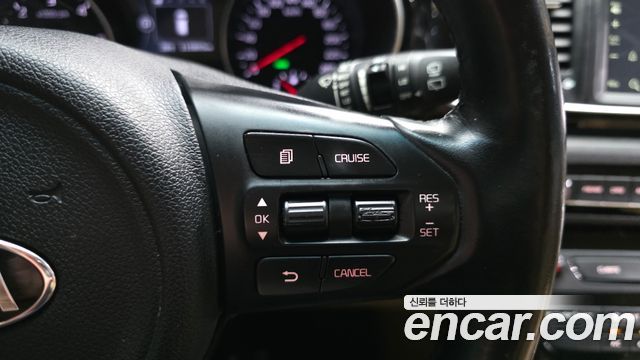 Kia Canival 2015 — photo 24