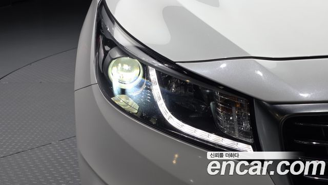 Kia Canival 2015 — photo 8