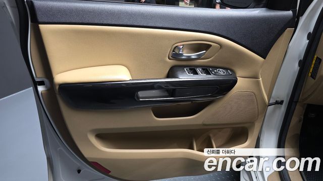 Kia Canival 2015 — photo 14