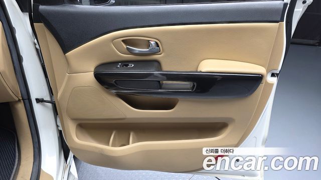 Kia Canival 2015 — photo 15