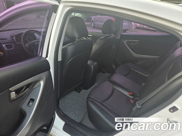 Hyundai AVANTE 2013 — photo 9