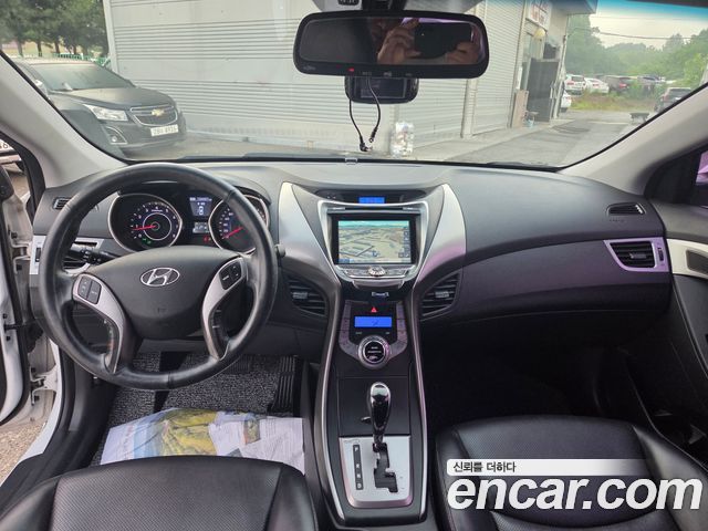 Hyundai AVANTE 2013 — photo 10