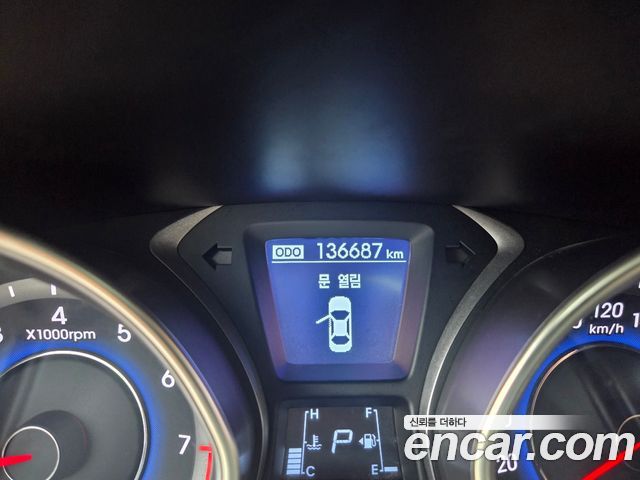 Hyundai AVANTE 2013 — photo 13