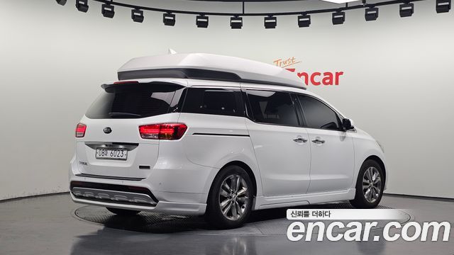 Kia Canival 2017 — photo 2