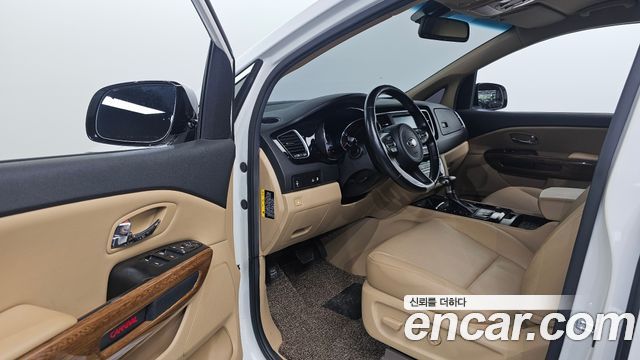 Kia Canival 2017 — photo 10