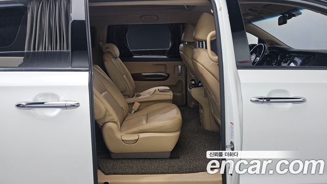 Kia Canival 2017 — photo 11