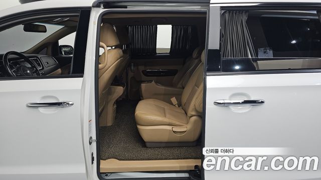 Kia Canival 2017 — photo 12