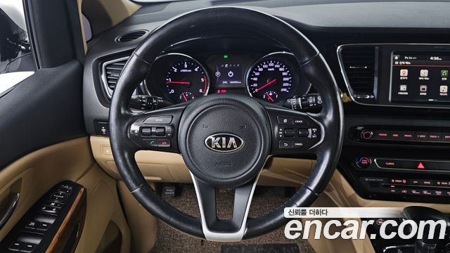 Kia Canival 2017 — photo 13