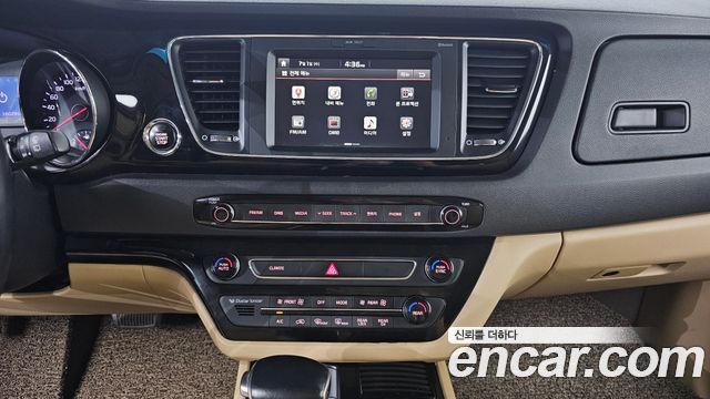 Kia Canival 2017 — photo 14
