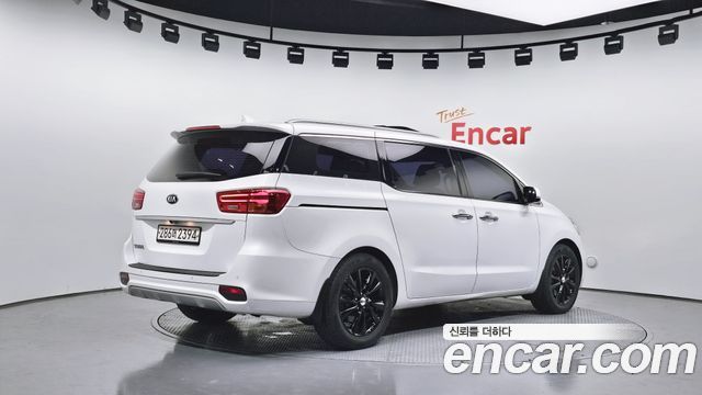 Kia Canival 2019 — photo 2