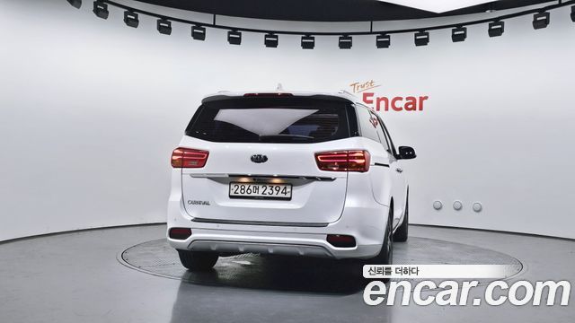 Kia Canival 2019 — photo 4