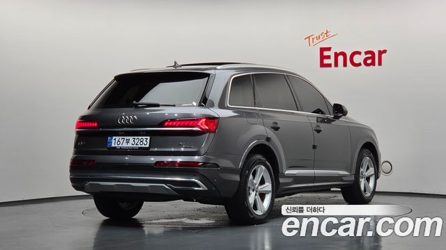 Audi Q7 2021 — photo 2