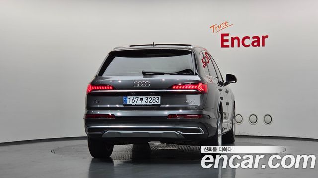 Audi Q7 2021 — photo 4