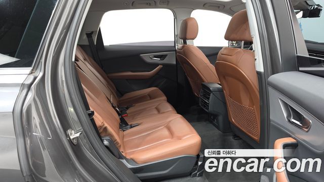 Audi Q7 2021 — photo 17
