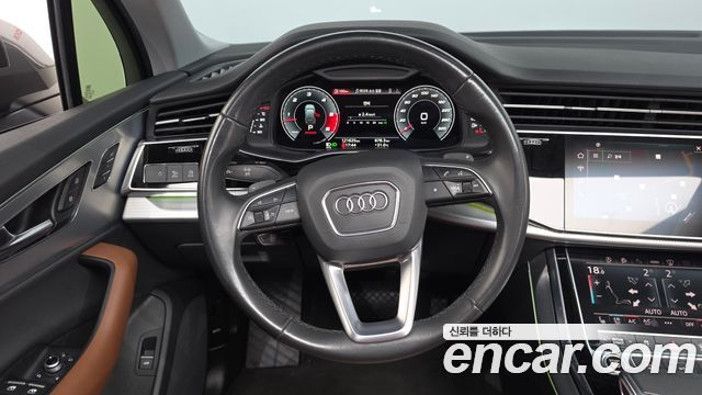 Audi Q7 2021 — photo 18