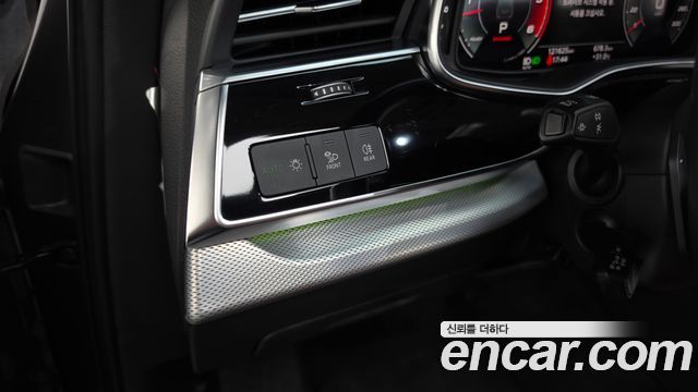 Audi Q7 2021 — photo 26