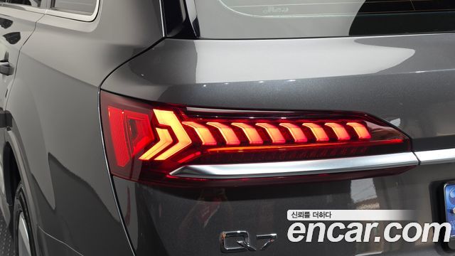 Audi Q7 2021 — photo 9