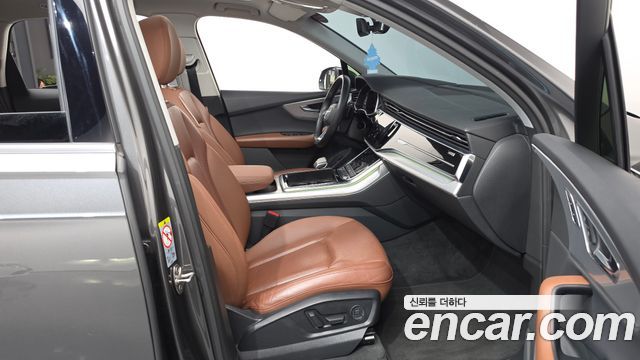 Audi Q7 2021 — photo 16