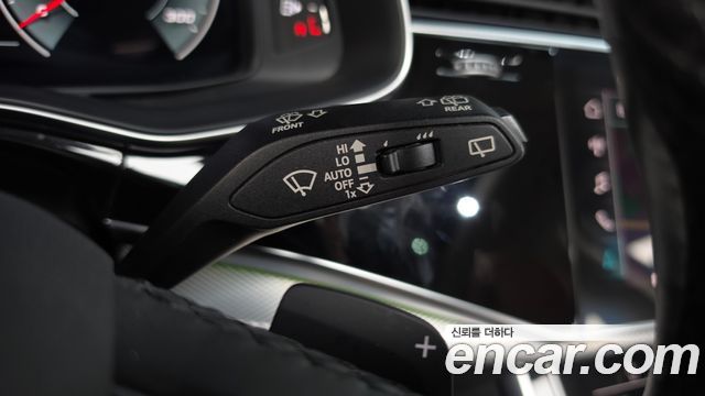 Audi Q7 2021 — photo 28