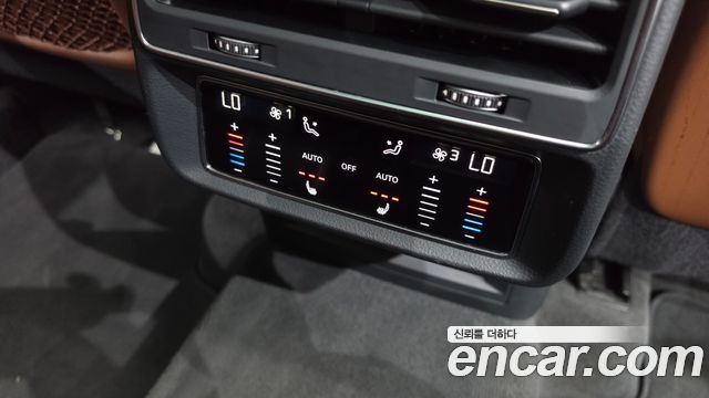 Audi Q7 2021 — photo 33