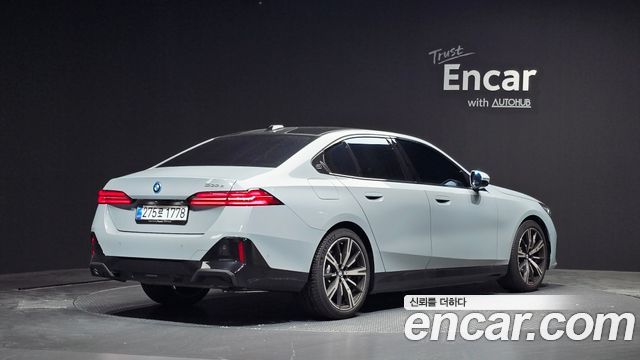 BMW 5-Series 2026 — photo 2