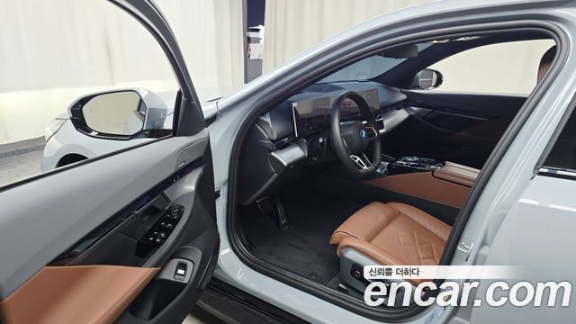 BMW 5-Series 2026 — photo 13