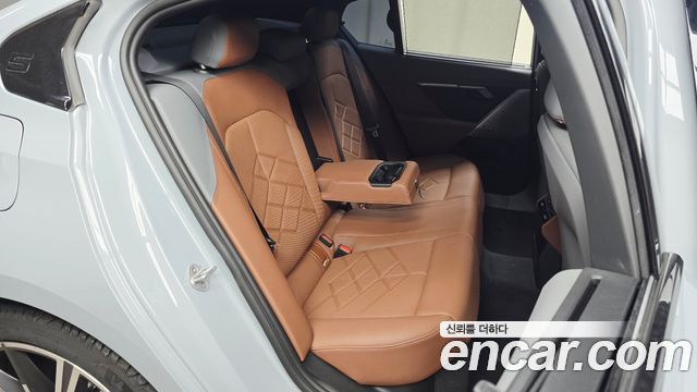 BMW 5-Series 2026 — photo 17