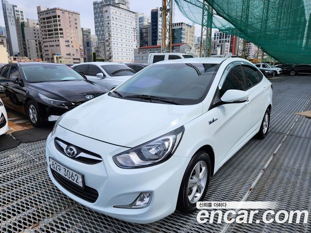 Hyundai Accent 2013 — photo 1