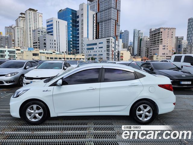 Hyundai Accent 2013 — photo 3