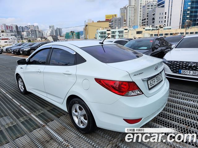 Hyundai Accent 2013 — photo 4