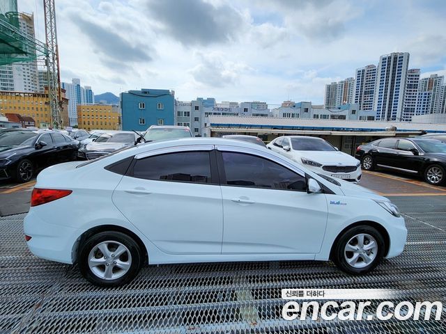 Hyundai Accent 2013 — photo 7