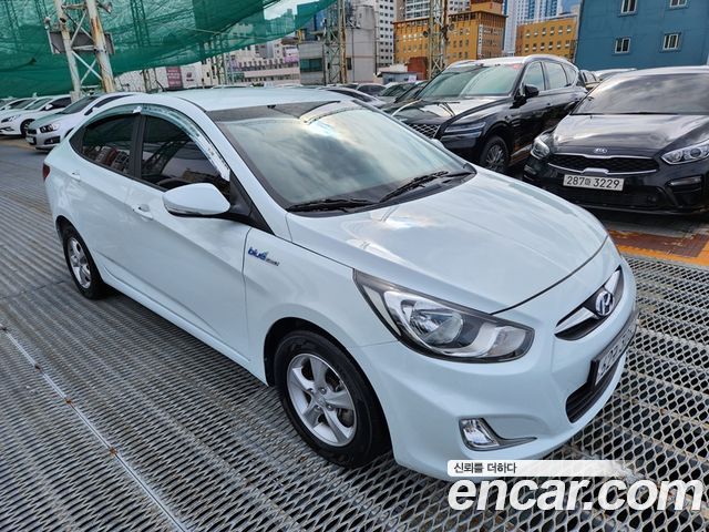 Hyundai Accent 2013 — photo 8