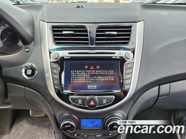 Hyundai Accent 2013 — photo 11
