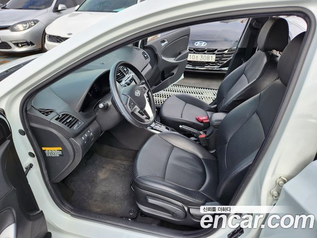 Hyundai Accent 2013 — photo 12