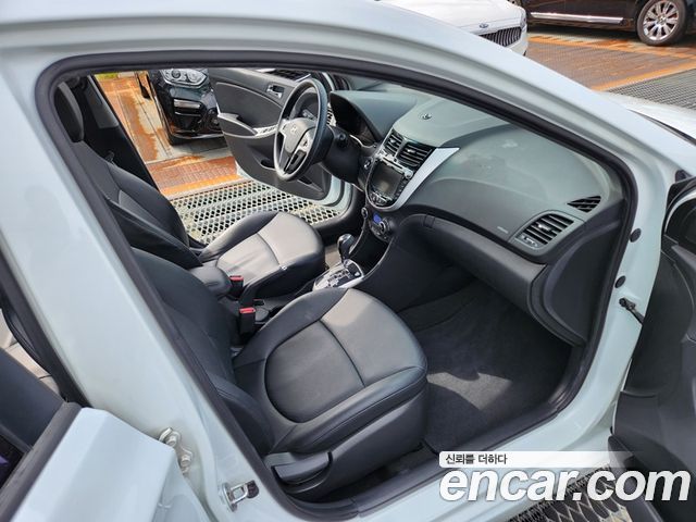Hyundai Accent 2013 — photo 13