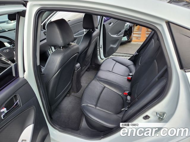 Hyundai Accent 2013 — photo 14