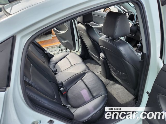 Hyundai Accent 2013 — photo 15