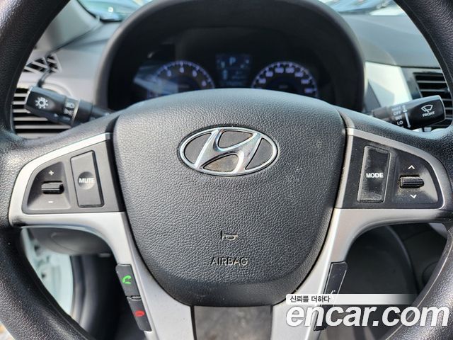 Hyundai Accent 2013 — photo 19