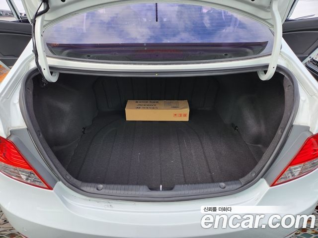 Hyundai Accent 2013 — photo 20