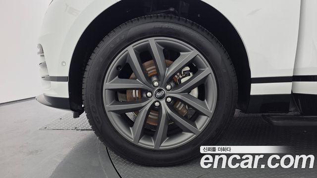 Land Rover Range Rover Velar 2026 — photo 8