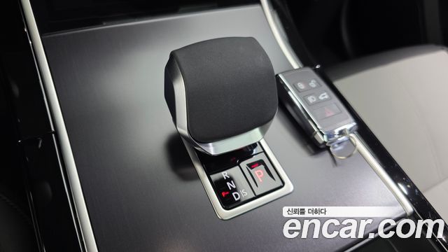 Land Rover Range Rover Velar 2026 — photo 13