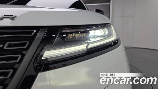 Land Rover Range Rover Velar 2026 — photo 17