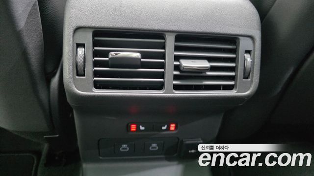 Land Rover Range Rover Velar 2026 — photo 18