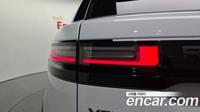 Land Rover Range Rover Velar 2026 — photo 19