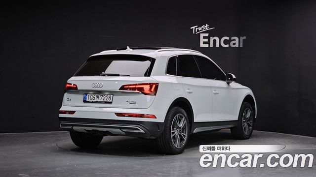 Audi Q5 2022 — photo 2