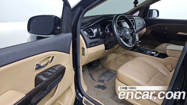 Kia Canival 2018 — photo 10
