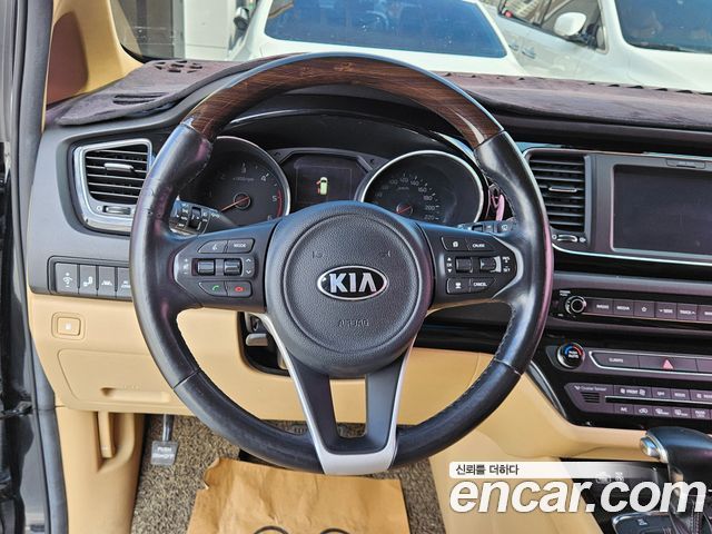 Kia Canival 2018 — photo 13